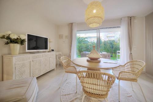 Upstays - Terrace - Bikes - Bbq - Parking -AC