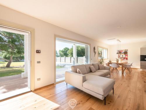 O zonă de relaxare la Golden Dunes Villa