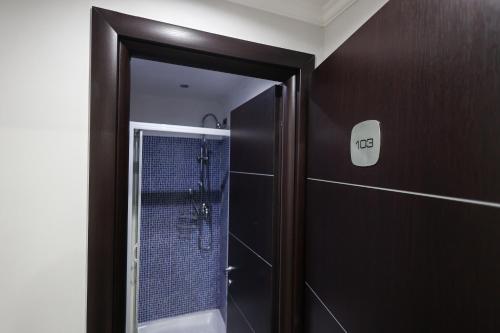 a bathroom with a shower with a mirror and a sink at Seven Kings Relais in Rome