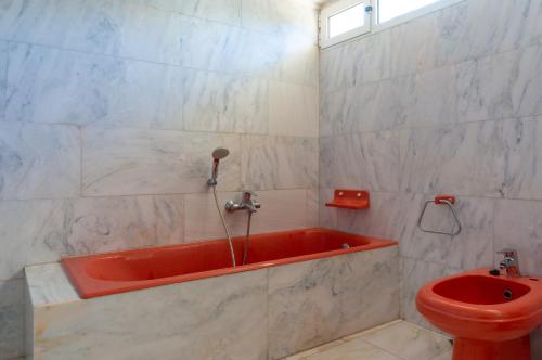 Ένα μπάνιο στο Eden Garden 3BR villa with Pool by JJ Hospitality