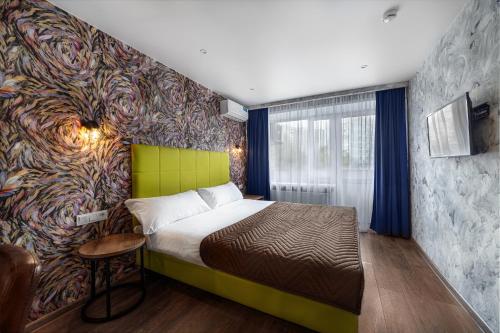 Un pat sau paturi într-o cameră la Отель Рослеспром