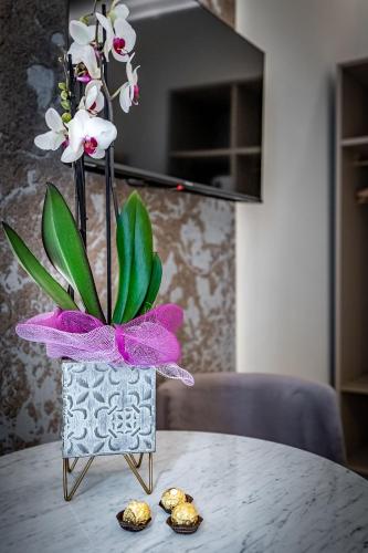 a vase with flowers in it sitting on a table at Residenza Giotto in Florence