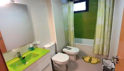 Bathroom sa Trilogy 10