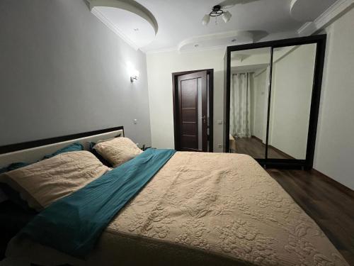 a bedroom with a large bed with a large mirror at English Breakfast in Chişinău