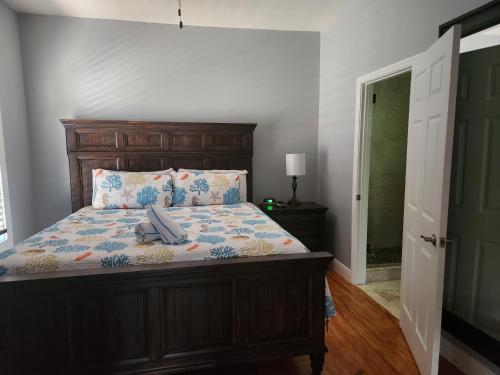 a bedroom with a bed with a wooden head board at Courtney's Place Historic Cottages & Inns in Key West