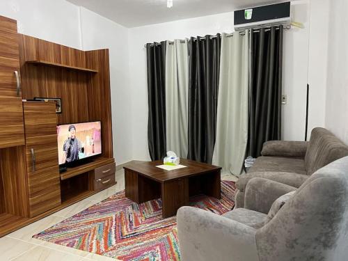 Μια τηλεόραση ή/και κέντρο ψυχαγωγίας στο Cheap and Fancy apartment