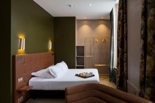 Ένα ή περισσότερα κρεβάτια σε δωμάτιο στο Hôtel Loysel le Gaucher