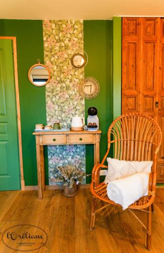 Φωτογραφία από το άλμπουμ του CHAMBRES D'HÔTES L'Oréliane en Provence Adults Only σε Châteauneuf-de-Gadagne