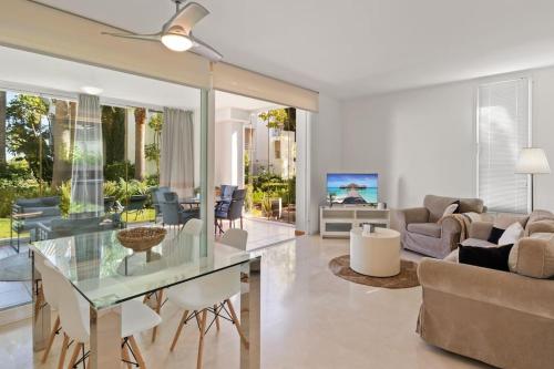 Alcazaba Lagoon apt by Costarentals - Ref M14
