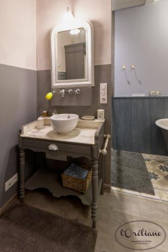 Ένα μπάνιο στο CHAMBRES D'HÔTES L'Oréliane en Provence Adults Only