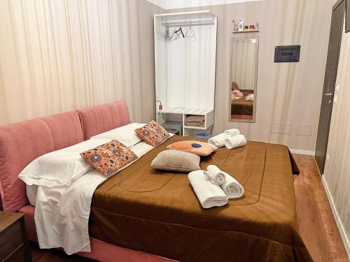 a bedroom with a bed with towels on it at Residenza del Castillo in Palermo