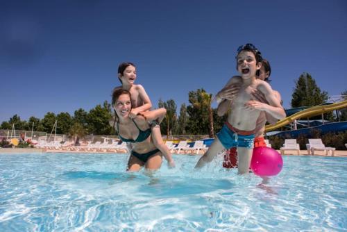 Φωτογραφία από το άλμπουμ του Camping Officiel Siblu La Carabasse στο Vias