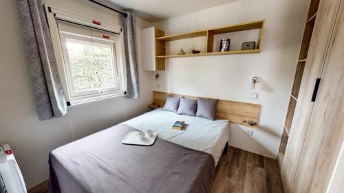Postel nebo postele na pokoji v ubytování Camping Officiel Siblu Domaine de Litteau
