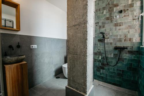 a bathroom with a shower and a toilet and a sink at tuGuest Carretera de la Sierra Apartment in Granada