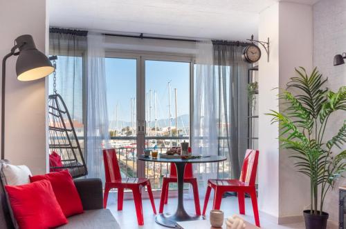 Estudio en 1ª linea con vistas al puerto deportivo