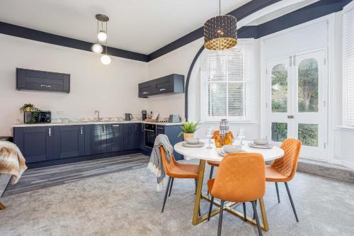 a kitchen and dining room with a table and chairs at Coppergate Mews Grimsby No.2 - 2 bed, 2 bath, ground floor apartment in Grimsby