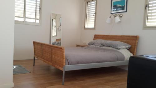 Кровать или кровати в номере Hawarim Desert View
