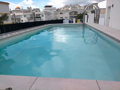 Bazén v ubytovaní Terraza del Bajondillo Torremolinos alebo v jeho blízkosti