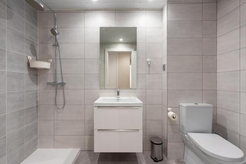 Blossom - Modern 2 bedroom apartment within walking distance to Benalmadena Pueblo