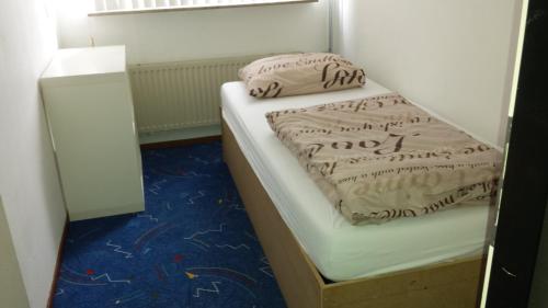 Кровать или кровати в номере Sewdien's Apartment Beverwaard