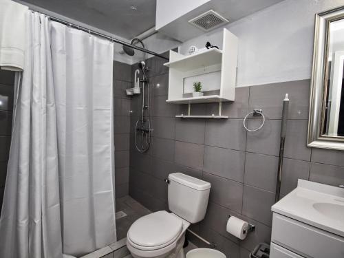 Ein Badezimmer in der Unterkunft The Castle