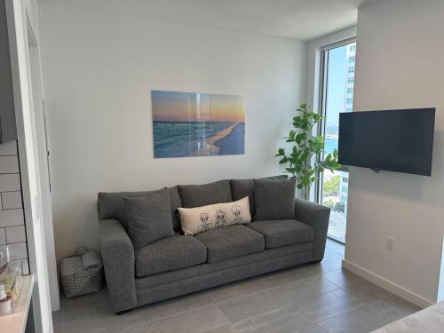 Downtown Brickell- Studio with King Bed and Queen Sofa-bed photo 15