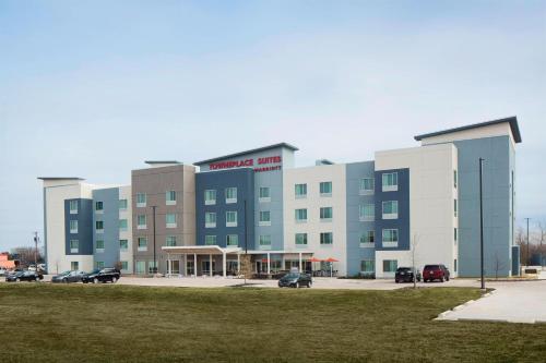 a large building with cars parked in a parking lot at TownePlace Suites by Marriott Austin Round Rock in Round Rock