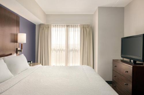 Кровать или кровати в номере Residence Inn Chattanooga Near Hamilton Place