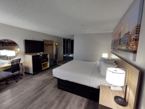 Days Inn by Wyndham Lonokeにあるベッド