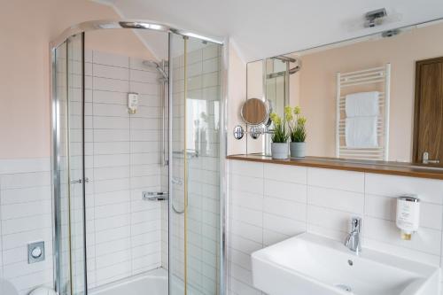 a bathroom with a shower and a sink at Point Hotel Apartments and Rooms in Dresden