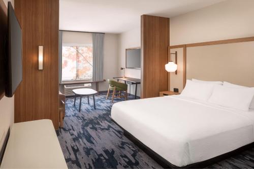 a hotel room with a bed and a desk at Fairfield Inn & Suites by Marriott Fresno North/Shaw Avenue in Fresno