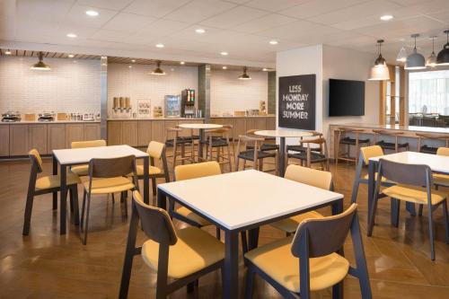 a restaurant with tables and chairs and a chalkboard at Fairfield Inn & Suites by Marriott Fresno North/Shaw Avenue in Fresno