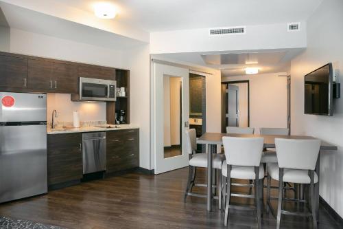 Cucina o angolo cottura di TownePlace Suites Nashville Downtown/Capitol District