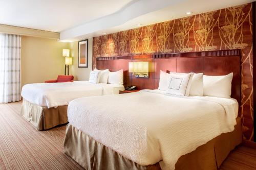 a hotel room with two beds in a room at Courtyard by Marriott Lexington Keeneland/Airport in Lexington