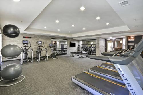 Gimnasio o instalaciones de fitness de Courtyard by Marriott Dalton