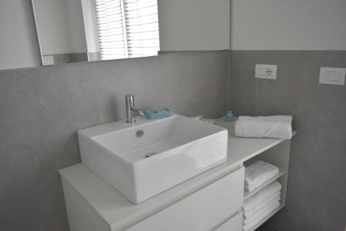 a bathroom with a white sink and a mirror at Ca’ del Riccio Blu in Bra