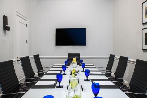 a conference room with a long table with blue glasses at The Notary Hotel, Philadelphia, Autograph Collection by Marriott in Philadelphia