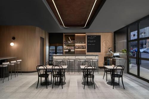 Courtyard by Marriott Melbourne Flagstaff Gardens Image