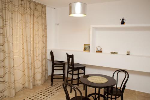 a dining room with chairs and a table and a mirror at Hotel Belleville in Iaşi