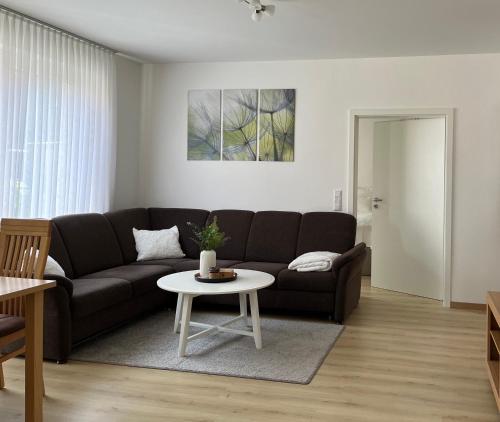 a living room with a couch and a table at Schöne Ferienwohnung mit eigenem Stellplatz in Detmold