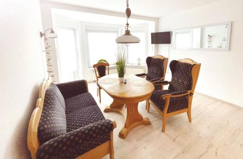 a living room with a table and chairs at Ferienwohnung Joanna in Norddeich