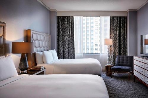 Postel nebo postele na pokoji v ubytování JW Marriott New Orleans