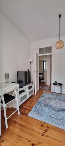 Charming Central Apartment To Rent