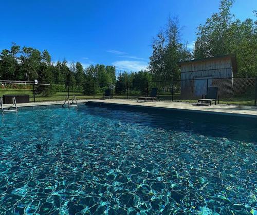 The swimming pool at or close to Chalets du Domaine Yamaska