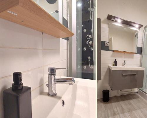 - deux photos d'une salle de bains avec un lavabo et une douche dans l'établissement ArtSmalt *Idéal Pro * Proche commerces * 2 chambres * Tout confort, à Montluçon