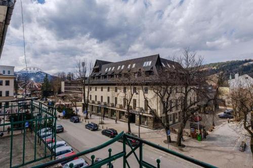 a building in a city with a street and a street at Apartamenty Krupówki in Zakopane