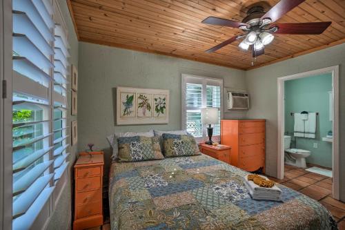 a bedroom with a bed and a ceiling fan at Palm Harbor Vacation Rental, Walk to Crystal Beach in Palm Harbor