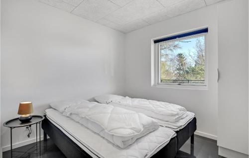 Postel nebo postele na pokoji v ubytování Nice Home In Ebeltoft With Private Swimming Pool, Can Be Inside Or Outside