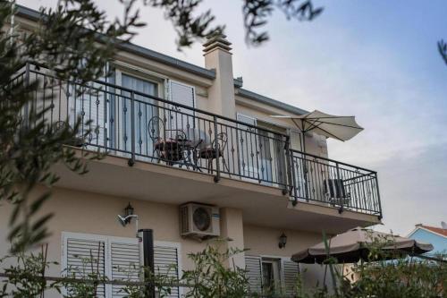 Apartments with a parking space Kastel Stafilic, Kastela - 20763