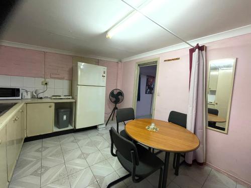 Köök või kööginurk majutusasutuses Fully Private garage granny flat